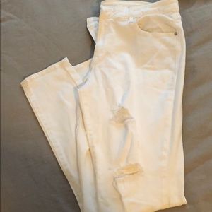 Old navy rockstar white distressed jeans